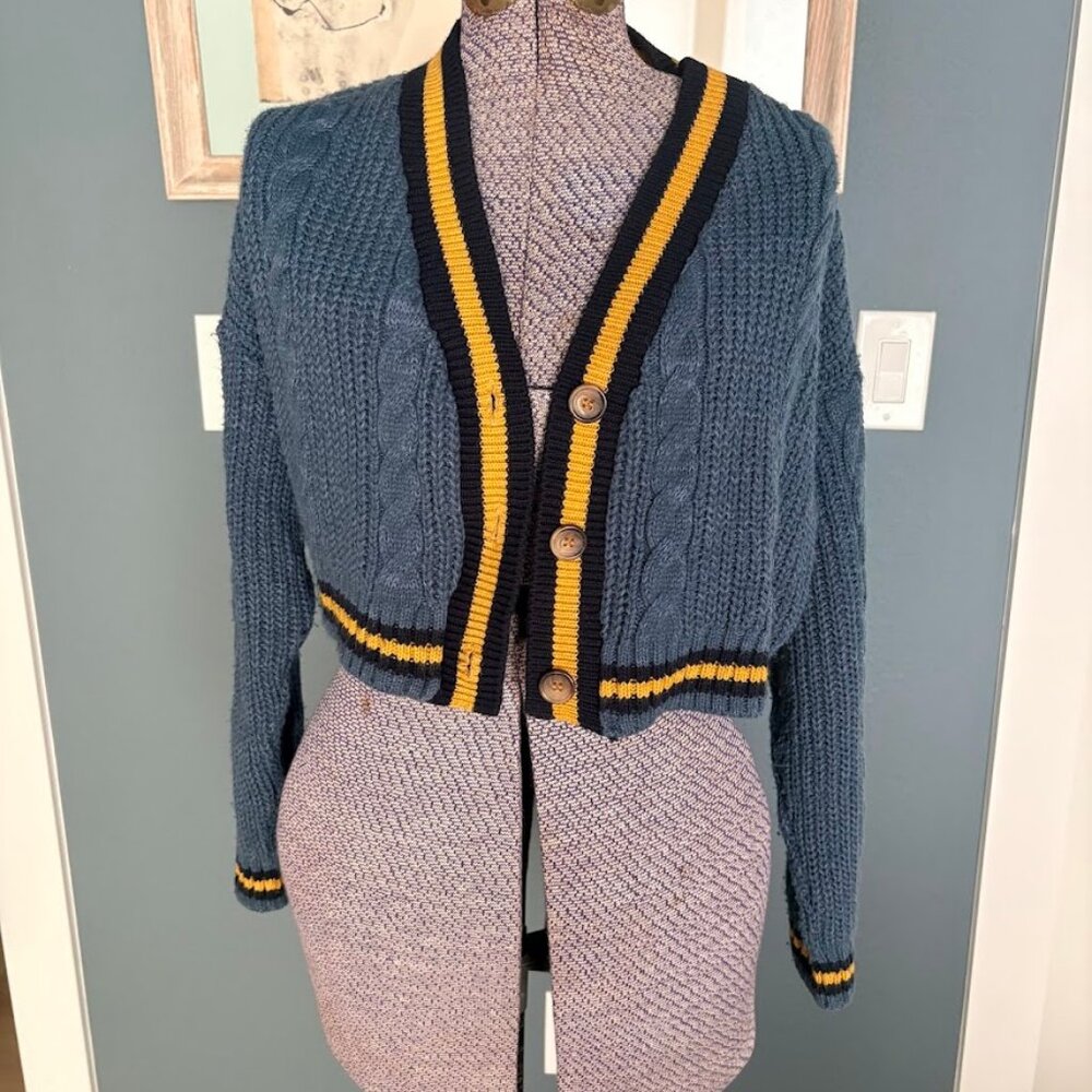 BDG Cropped Cardigan XS